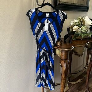 Women’s midi dress multi color blue black and white
Size 0 never worn